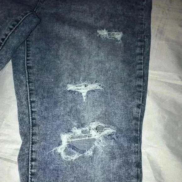 🛍 4/$25 No Boundaries ripped Jeans - Picture 7 of 10